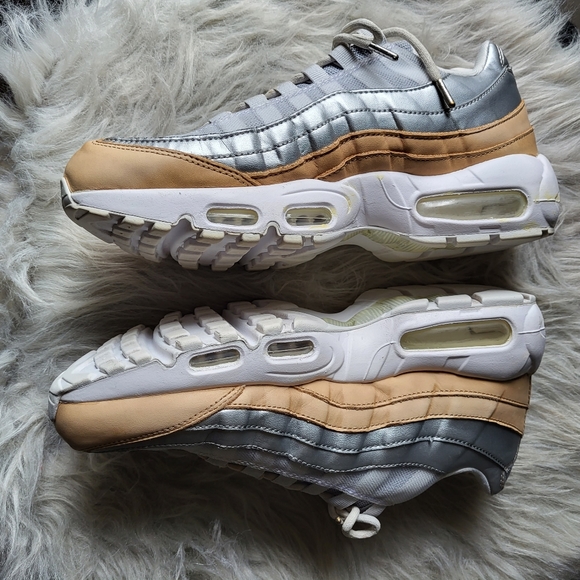 Womens Nike Air Max 95 SE Size 9 - Picture 4 of 10